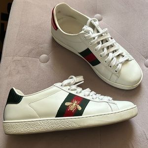 WOMENS WHITE GUCCI SNEAKERS. GOOD CONDITION, CLEANING size 36 fits size 5 1/2 6